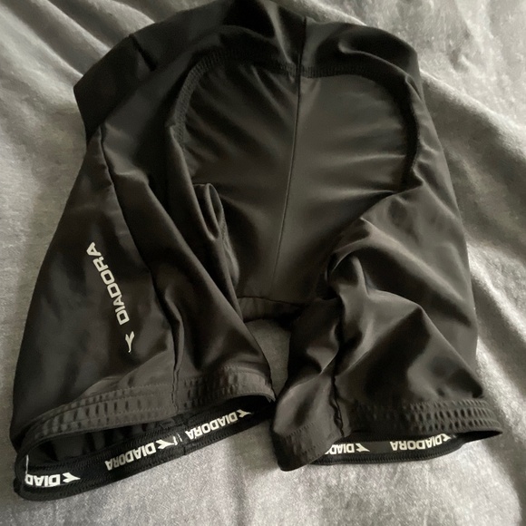 Girls 8.5” Padded Cycling Shorts - Picture 4 of 4